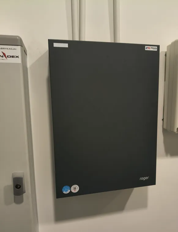 Kontroler systemu Roger RACS 5 - centrala kontroli dostępu, realizacja IQ-Networks